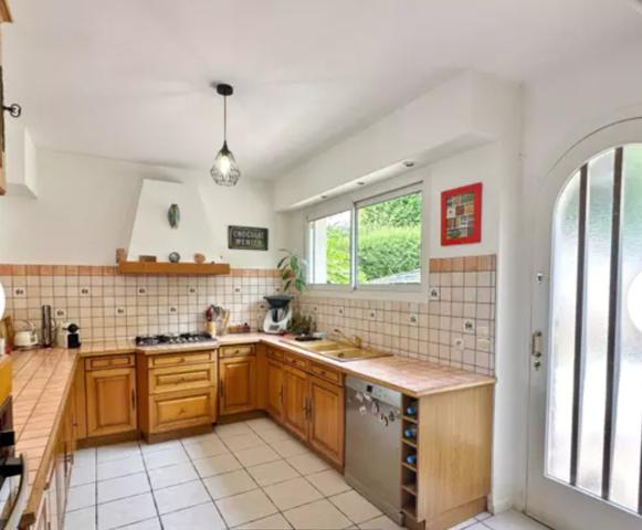 Fécamp (76400) A PROXIMITE DU PORT- PROPRIETE FAMILIALE AVEC PISCINE ET VUE MER