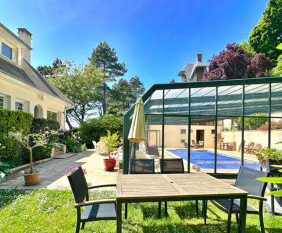 Fécamp (76400) A PROXIMITE DU PORT- PROPRIETE FAMILIALE AVEC PISCINE ET VUE MER