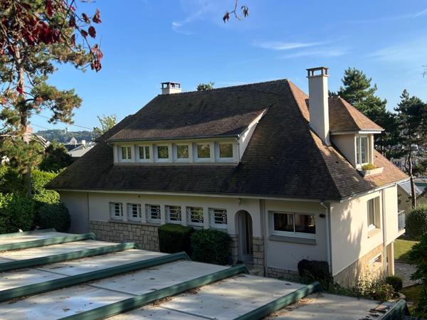 Fécamp (76400) A PROXIMITE DU PORT- PROPRIETE FAMILIALE AVEC PISCINE ET VUE MER