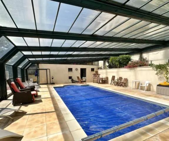 Fécamp (76400) A PROXIMITE DU PORT- PROPRIETE FAMILIALE AVEC PISCINE ET VUE MER