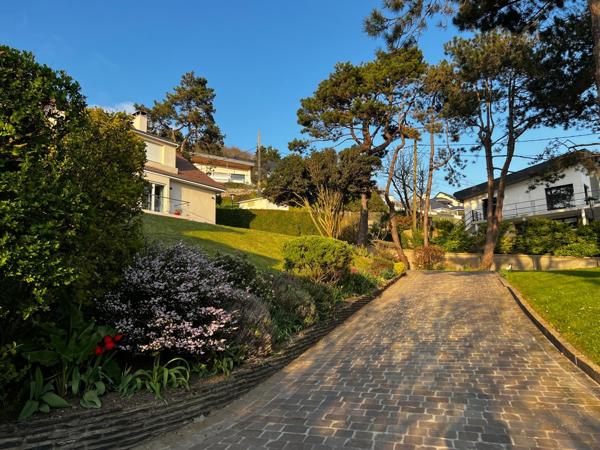 Fécamp (76400) A PROXIMITE DU PORT- PROPRIETE FAMILIALE AVEC PISCINE ET VUE MER