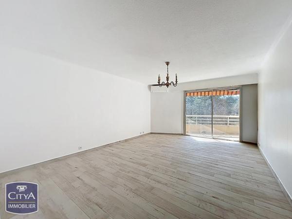 Appartement à vendre 3 pièces 74m² Saint-Raphaël (83700)