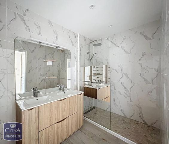Appartement à vendre 3 pièces 74m² Saint-Raphaël (83700)