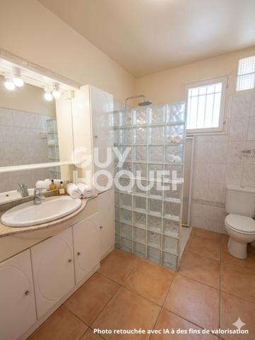 Spacieux appartement en rez-de-jardin avec piscine et grand garage, À vendre à Cabestany (66330),