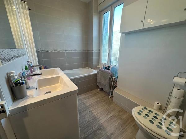 Maison à vendre  5 pièces - 120 m 2   FOUGERES  - 35