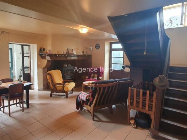 Maison - Proximite oloron-sainte-marie - Réf.:205332 PROXIMITE OLORON - MAISON DE CARACTERE 175M² HAB AVEC DEPENDANCE *** SOUS COMPROMIS ***