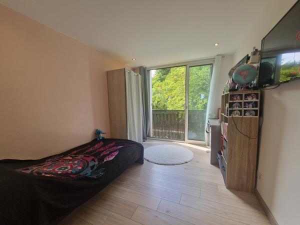 Appartement
         4 pièces
        - 75 m² 257 000 € *