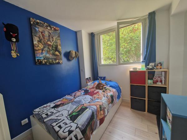 Appartement
         4 pièces
        - 75 m² 257 000 € *