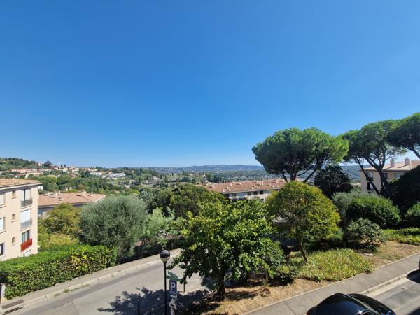 Appartement
         4 pièces
        - 75 m² 249 000 €*