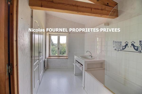 Saint Genest Malifaux 42660 corps de ferme avec cour fermée 215m² habitables 4 chambres, écurie-grange sur 1300m² de terrain