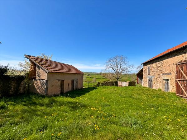 Maison à vendre 4 pièces SAINT CHRISTOPHE EN BRIONNAIS (71) 150 m² habitables - 6 pièces - dépendances - terrain 8961 m²