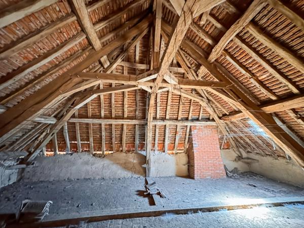 Maison à vendre 4 pièces SAINT CHRISTOPHE EN BRIONNAIS (71) 150 m² habitables - 6 pièces - dépendances - terrain 8961 m²