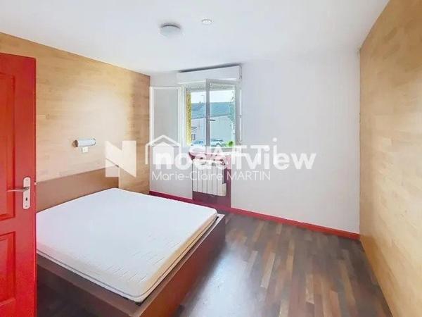 Au coeur de MORESTEL - LOCAL COMMERCIAL de 325 m² - Salle de réception et chambres d'hôtes