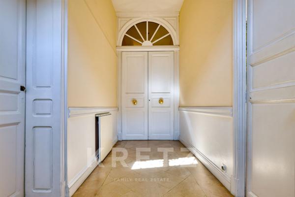 Hôtel Particulier du XVIIIème avec patio et terrasse