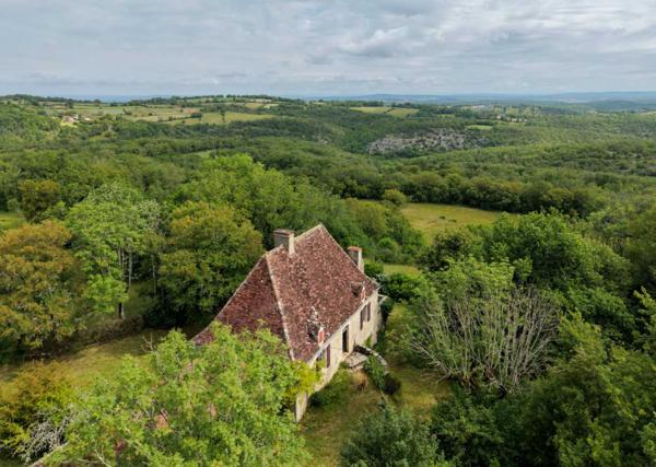 Maison ancienne - Gourdon SECTEUR GOURDON - Charme et authenticité pour cet Ensemble en pierre sur 2ha7 avec vue panoramique