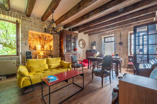 Maison ancienne - Gourdon SECTEUR GOURDON - Charme et authenticité pour cet Ensemble en pierre sur 2ha7 avec vue panoramique