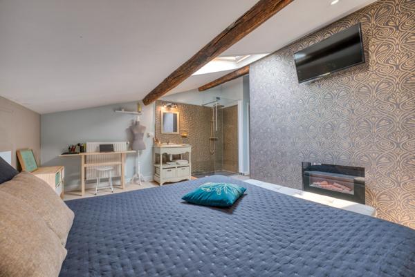 CHARMANTE CHARENTAISE RÉNOVÉE AVEC GITES A MÉDIS