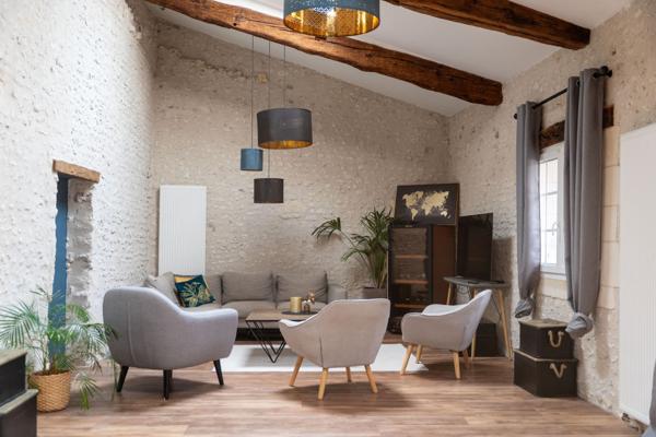 CHARMANTE CHARENTAISE RÉNOVÉE AVEC GITES A MÉDIS