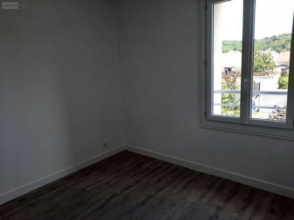 Appartement rénové à louer à Vailly-sur-Aisne dans l'Aisne (02370), ref : 02072/214