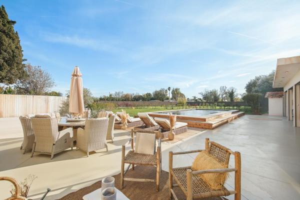 Hyères (83400) Maison familiale proche des plages et du centre-ville.