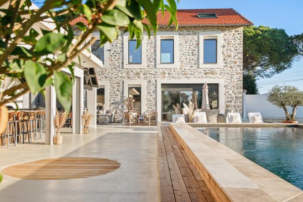 Hyères (83400) Maison familiale proche des plages et du centre-ville.