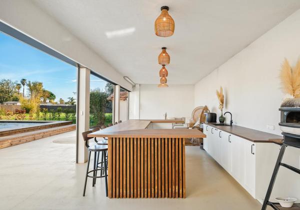 Hyères (83400) Maison familiale proche des plages et du centre-ville.