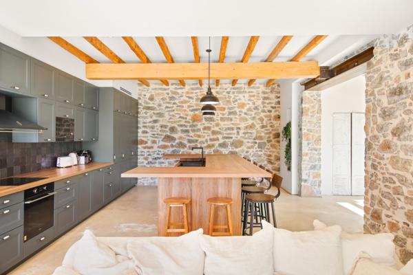 Hyères (83400) Maison familiale proche des plages et du centre-ville.