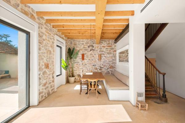 Hyères (83400) Maison familiale proche des plages et du centre-ville.