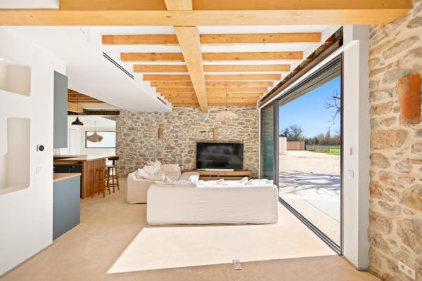 Hyères (83400) Maison familiale proche des plages et du centre-ville.