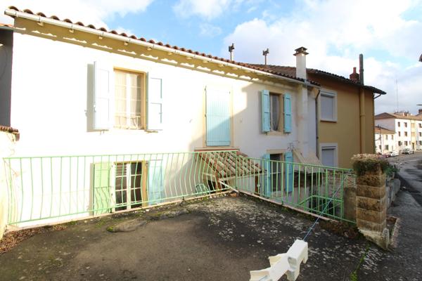 Roquefort-sur-Soulzon (12250) Maison de 210 m² à rénover