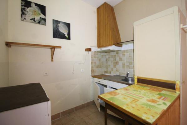 Roquefort-sur-Soulzon (12250) Maison de 210 m² à rénover