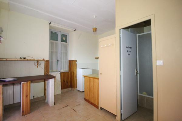 Roquefort-sur-Soulzon (12250) Maison de 210 m² à rénover