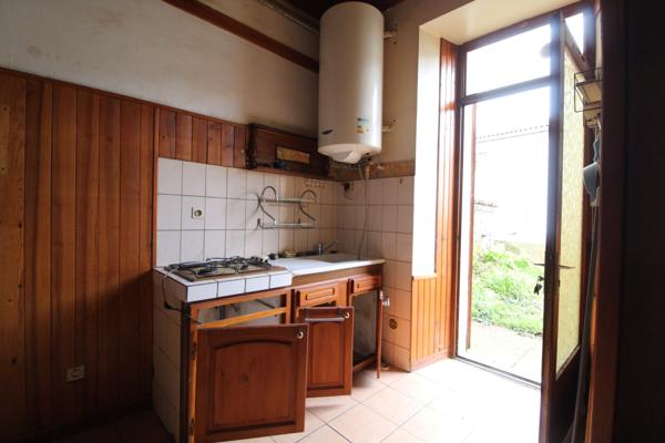 Roquefort-sur-Soulzon (12250) Maison de 210 m² à rénover