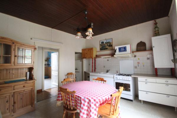 Roquefort-sur-Soulzon (12250) Maison de 210 m² à rénover