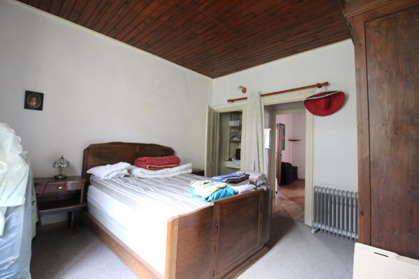 Roquefort-sur-Soulzon (12250) Maison de 210 m² à rénover