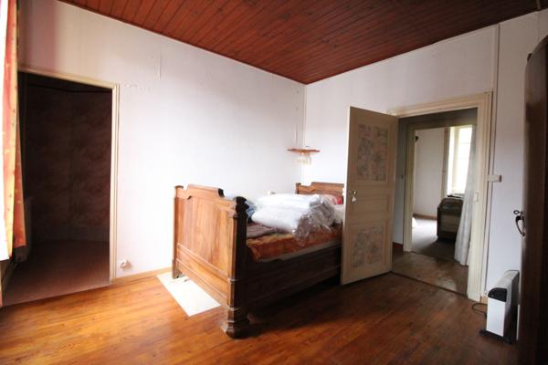 Roquefort-sur-Soulzon (12250) Maison de 210 m² à rénover