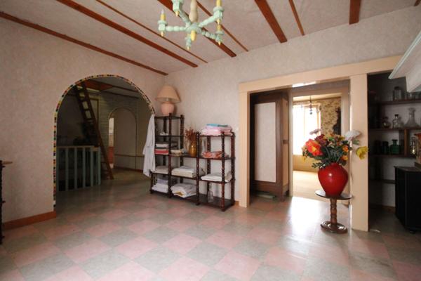 Roquefort-sur-Soulzon (12250) Maison de 210 m² à rénover