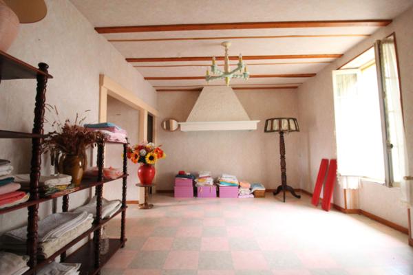 Roquefort-sur-Soulzon (12250) Maison de 210 m² à rénover