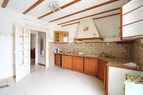 Roquefort-sur-Soulzon (12250) Maison de 210 m² à rénover