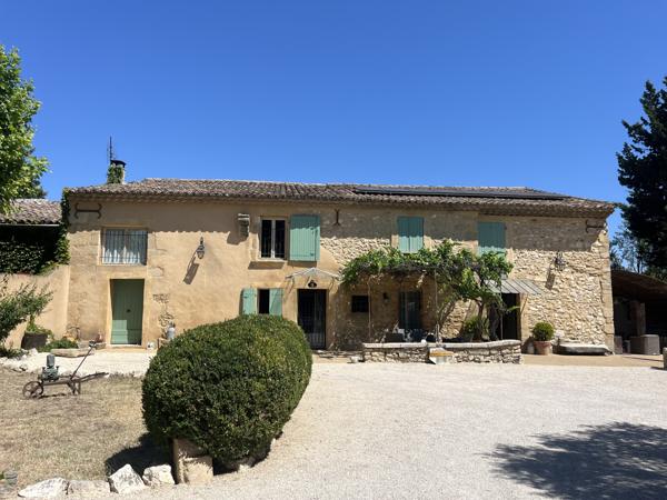 Maison 10 pièces - 300 m²