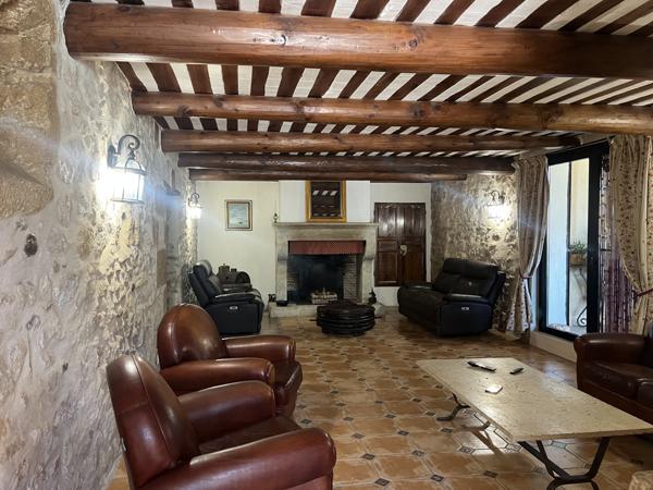 Maison 10 pièces - 300 m²