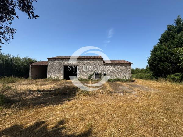 Bonneville-et-Saint-Avit-de-Fumadières (24230) Grange à réhabiliter entièrement