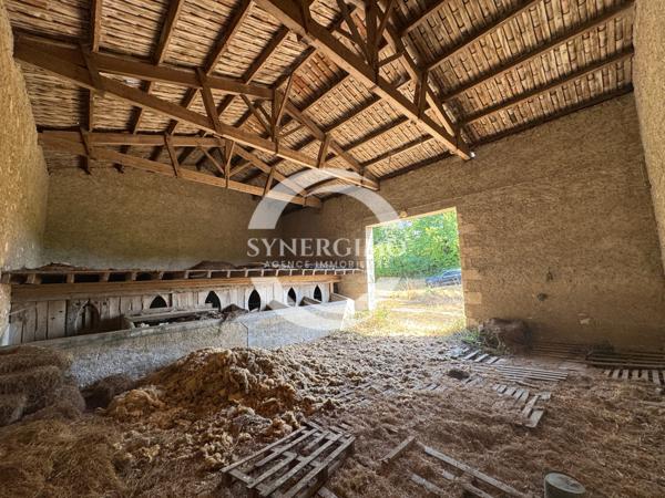 Bonneville-et-Saint-Avit-de-Fumadières (24230) Grange à réhabiliter entièrement