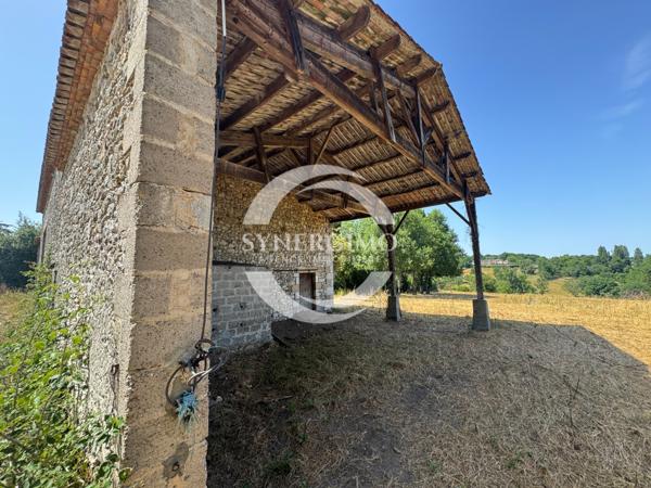 Bonneville-et-Saint-Avit-de-Fumadières (24230) Grange à réhabiliter entièrement