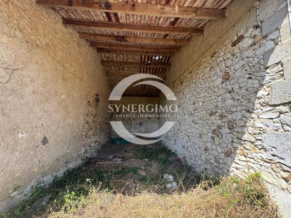 Bonneville-et-Saint-Avit-de-Fumadières (24230) Grange à réhabiliter entièrement