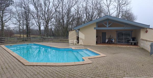Maison à vendre à MENESPLET - 7 pièces avec piscine et terrain arboré