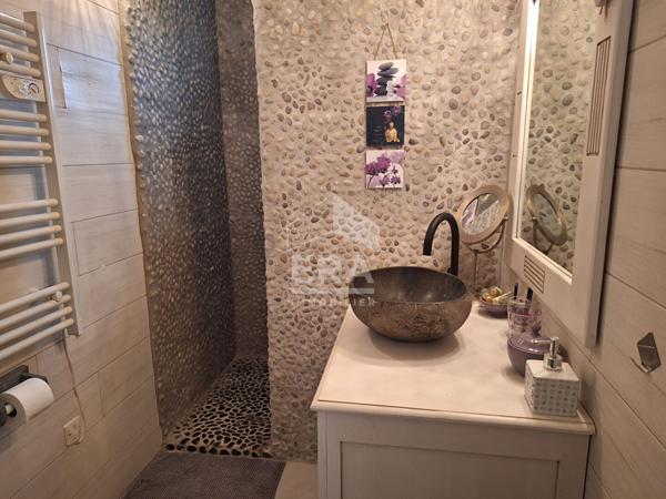 Maison à vendre à MENESPLET - 7 pièces avec piscine et terrain arboré