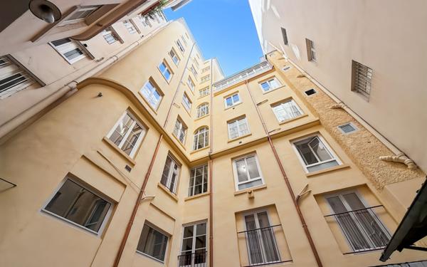 Appartement à vendre    2 pièces • 48,09 m2 Lyon 6