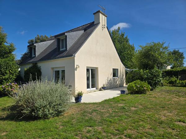 Maison lumineuse à vendre à Sarzeau - 5 chambres et jardin paisible !