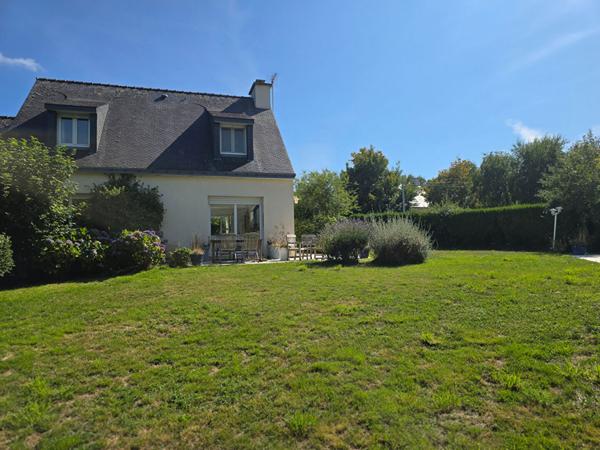 Maison lumineuse à vendre à Sarzeau - 5 chambres et jardin paisible !